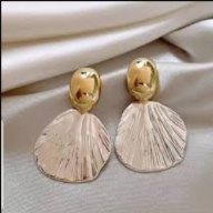 DangleEarrings